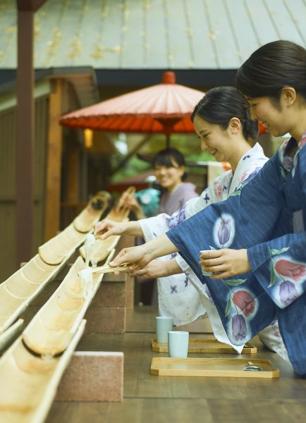 エルムガーデンの広大な日本庭園で楽しむ夏の涼。 毎年人気の流しそうめんランチ受付開始。